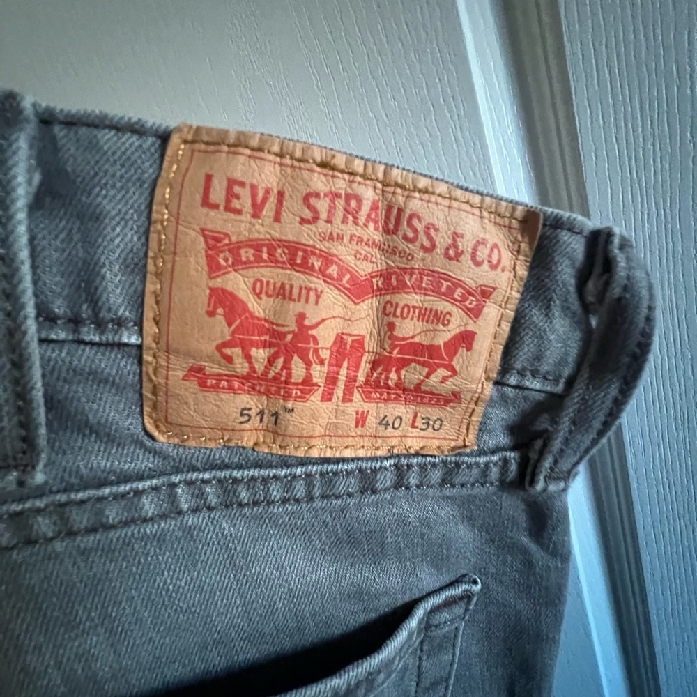 Grey Levi 511
